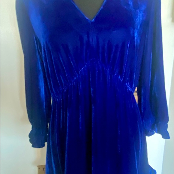 Gabby Skye - Tiered Ruffle Velvet Dress - Picture 4 of 7